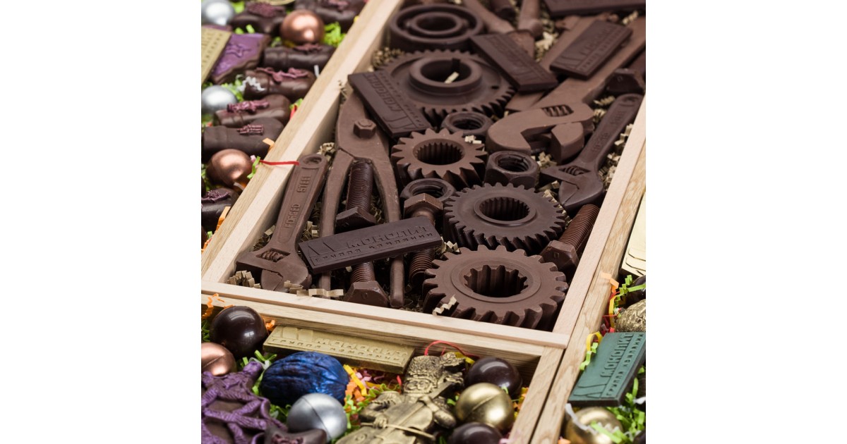 Шоколад интересное. Шоколадные подарки. Набор шоколадных конфет. Шоколад подарочный. Шоколад пуснойработы.
